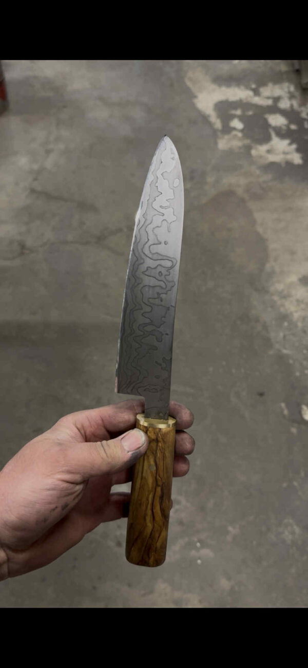 Kuchyňský nůž gyuto + prkýnko z olivovníku - Obrázek 4